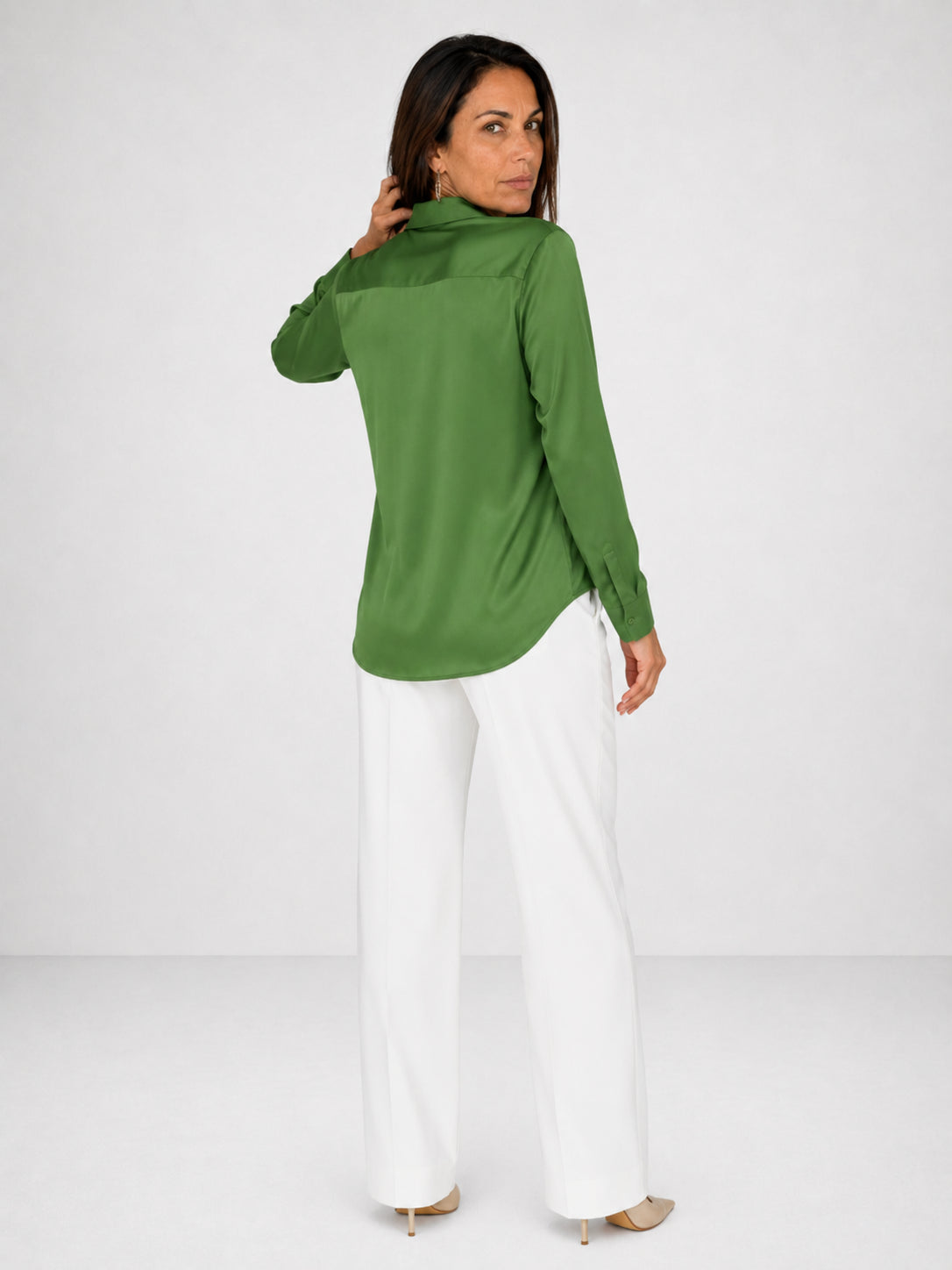 Camicia satinata dal taglio classico
