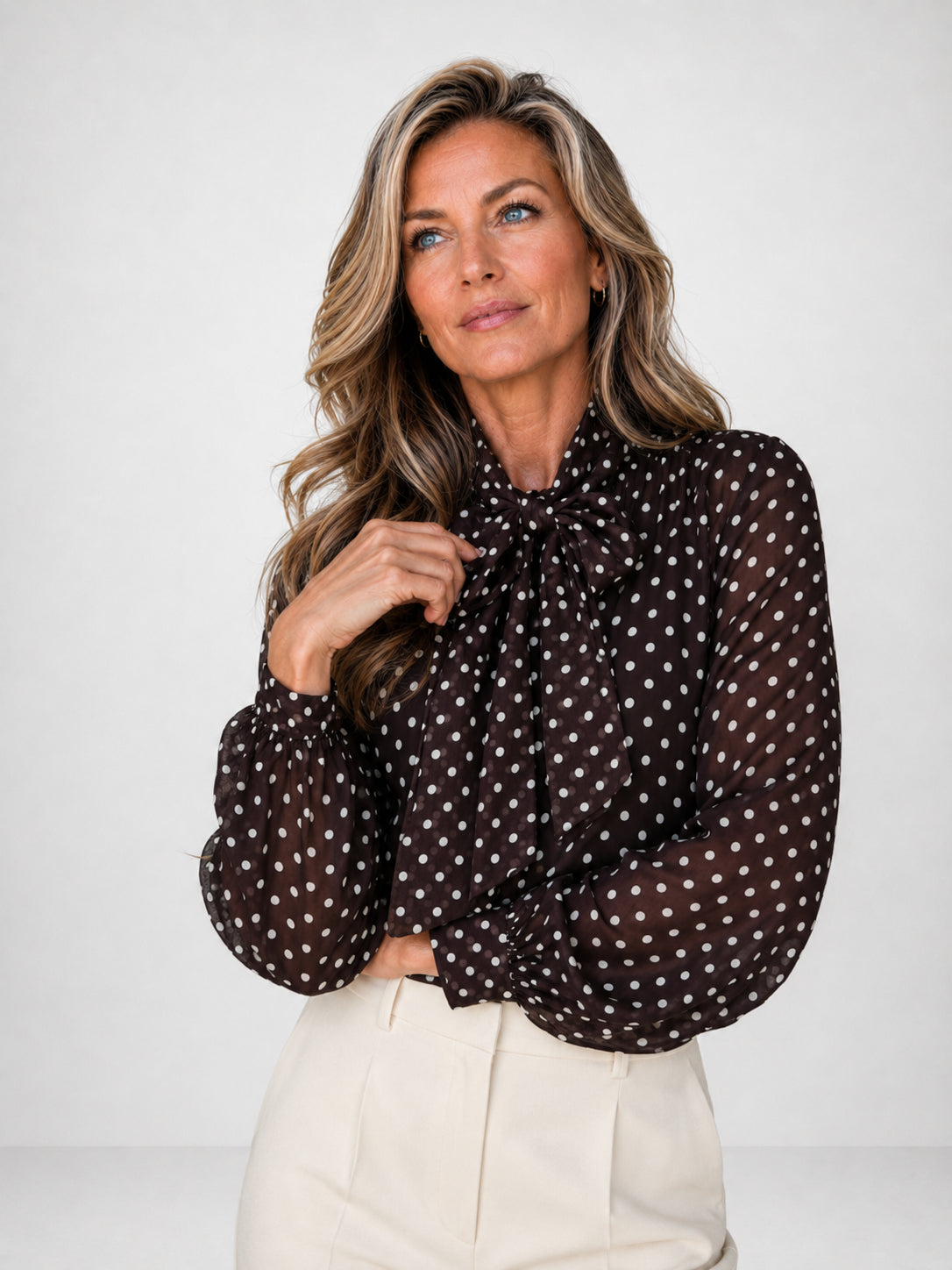 Blusa a pois con fiocco