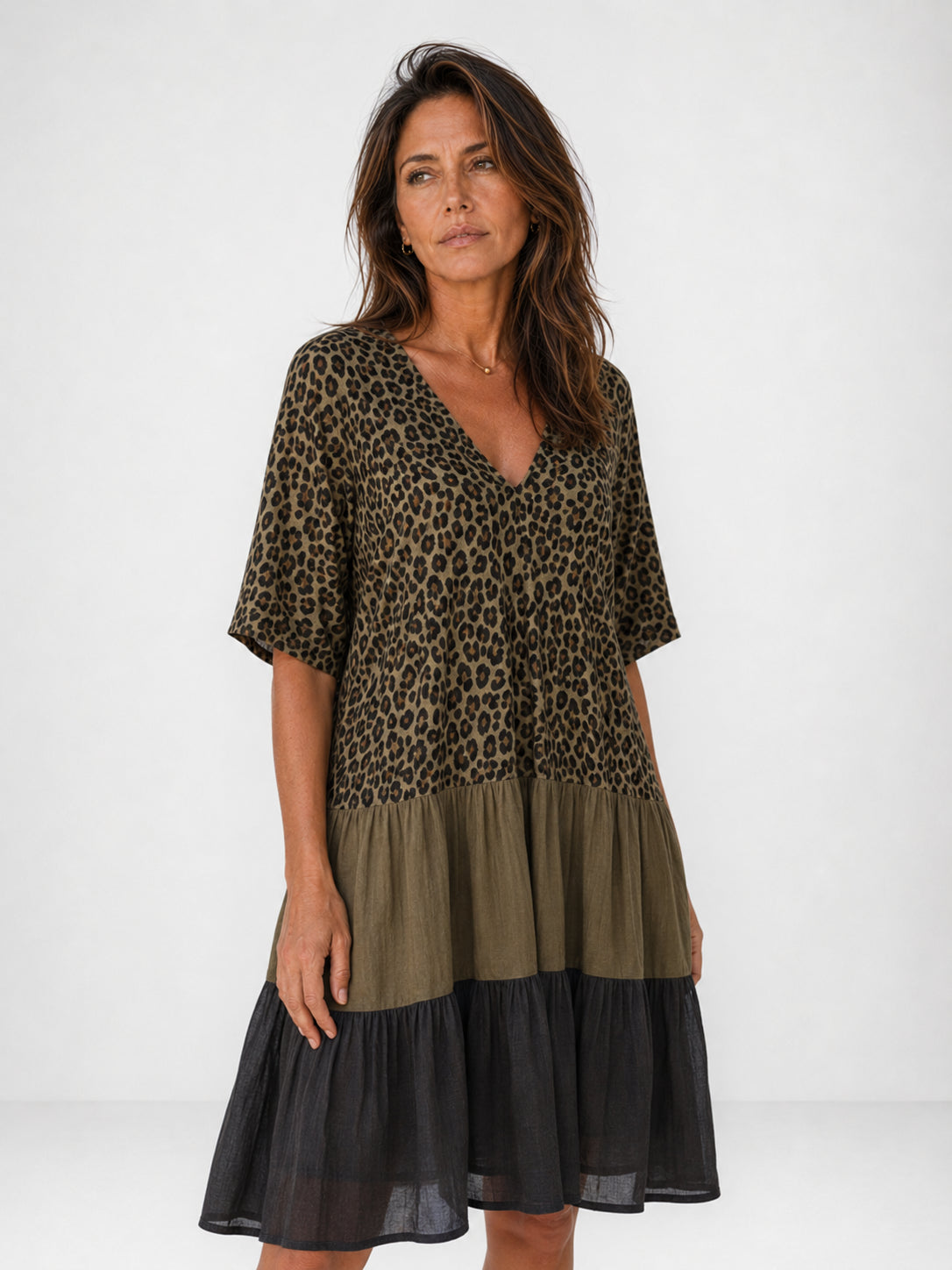 Vestito a strati a maniche corte con scollo a V