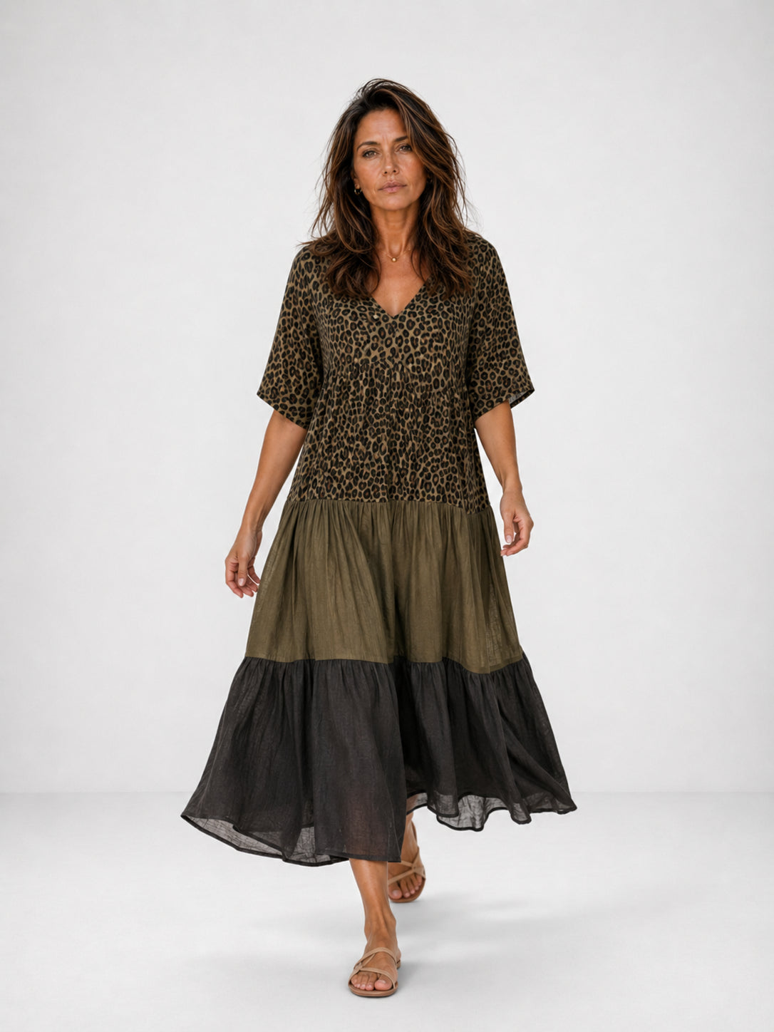 Vestito a strati a maniche corte con scollo a V