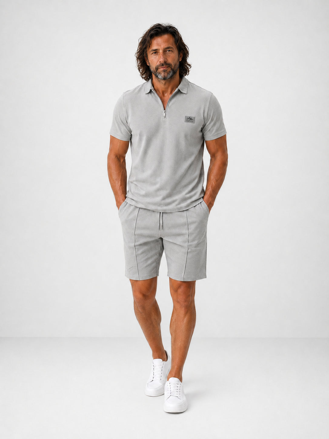 Completo con polo con zip e bermuda coordinati