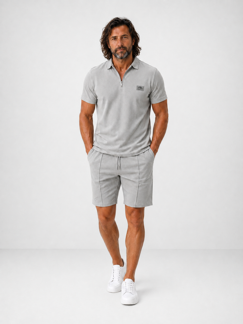 Conjunto polo con cremallera y bermuda a juego