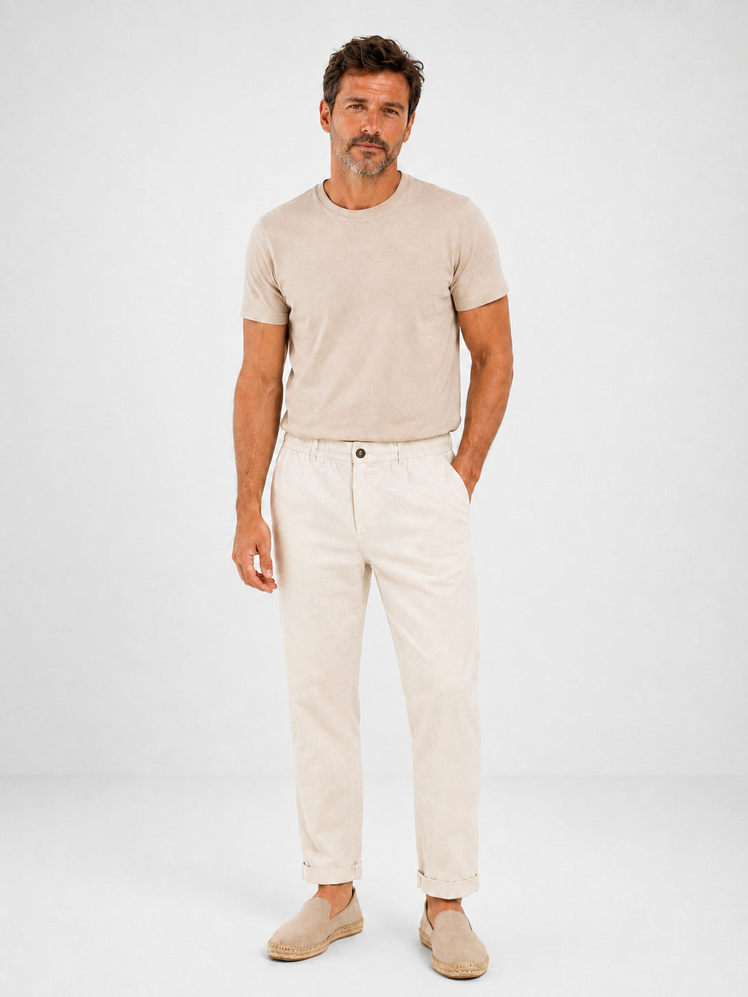 Pantaloni leggeri in lino dal design minimal