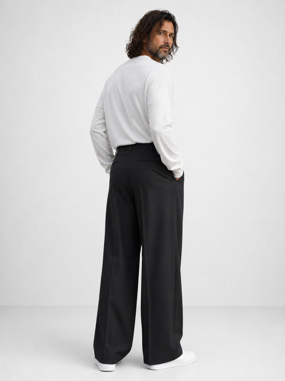 Pantaloni ampi con pinces