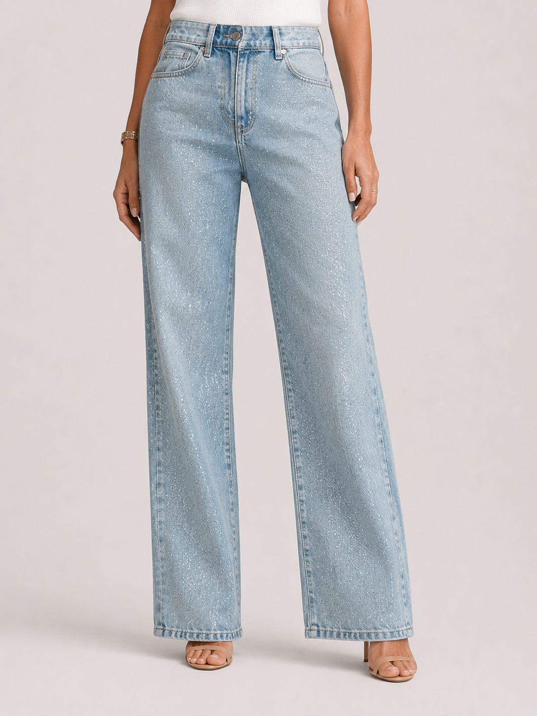 Pantalón vaquero con pedrería de tiro alto