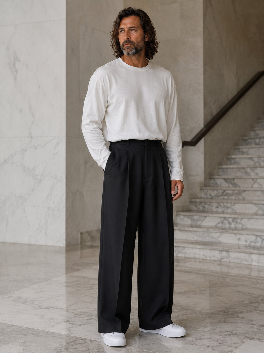 Pantaloni ampi con pinces